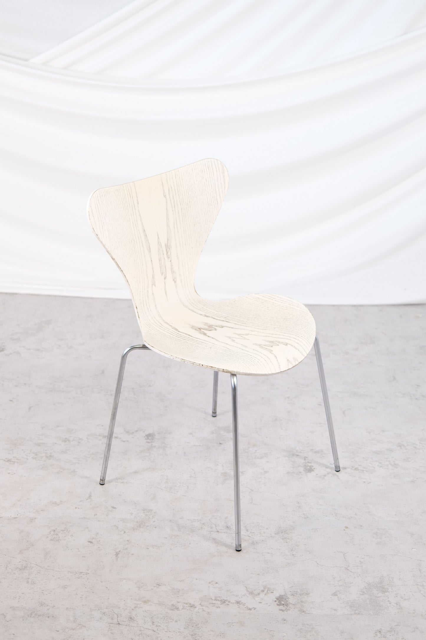 Fritz Hansen sarja 7 tuolit, moniväriset – Arne Jacobsen