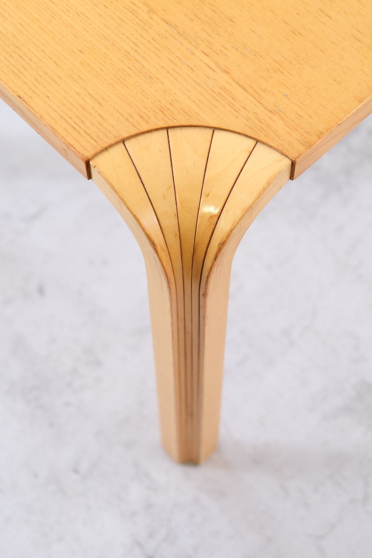 Artek X601 viuhkajalkaiset jakkarat