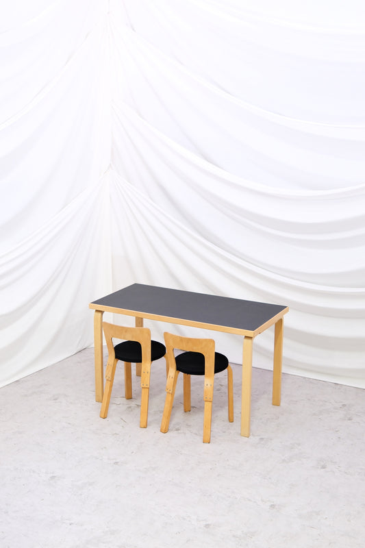 Alvar Aalto 81B -pöytä, valmistaja Artek
