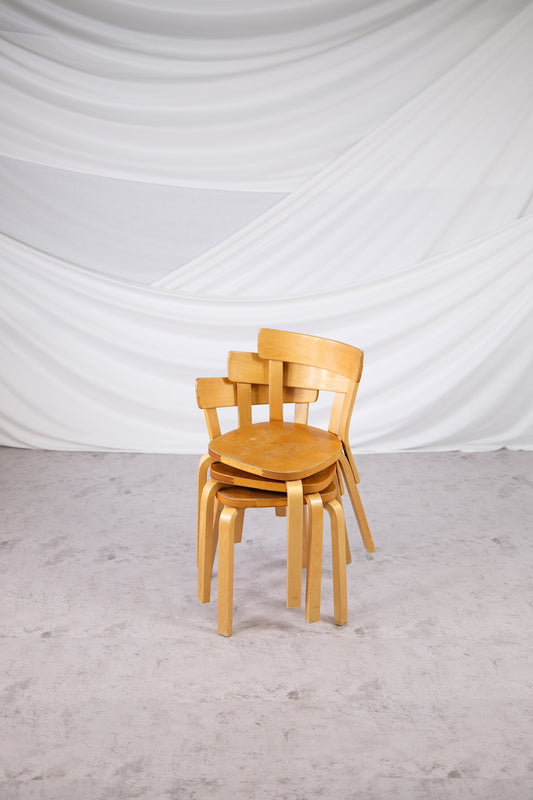 Alvar Aalto Artek 69 -tuoli, 2 saatavilla
