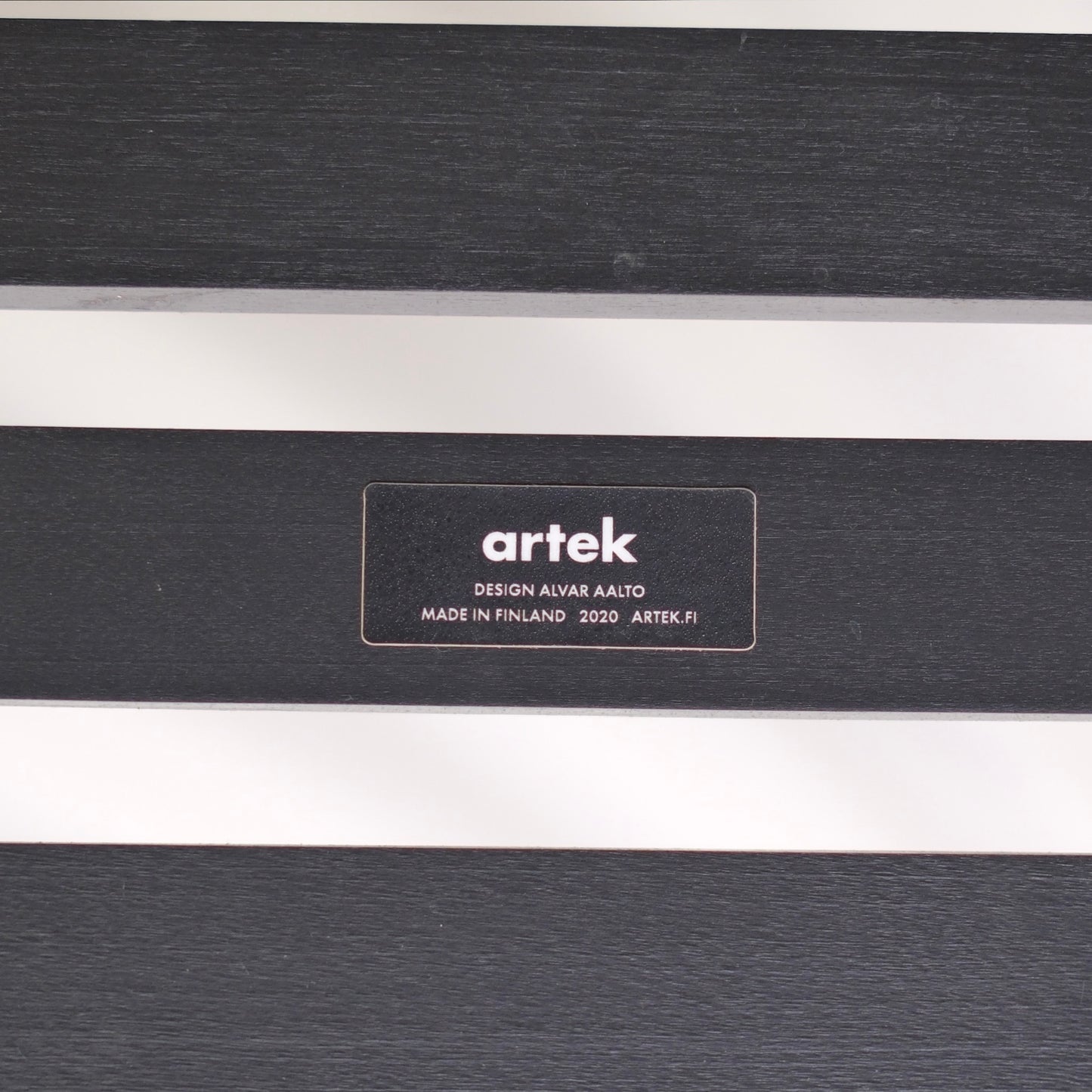 Artek 153A -penkki, musta