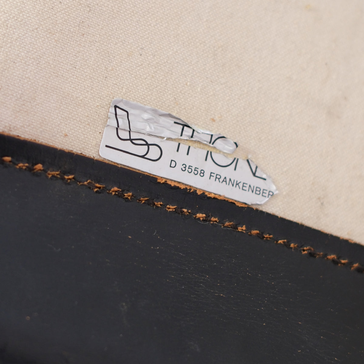 Thonet MR10 -tuolit, musta nahka ja kromi