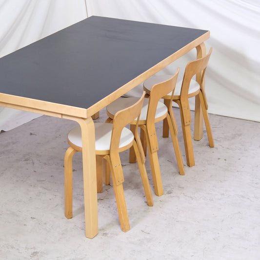 Artek 82A -pöytä, musta linoleumi, 150 cm