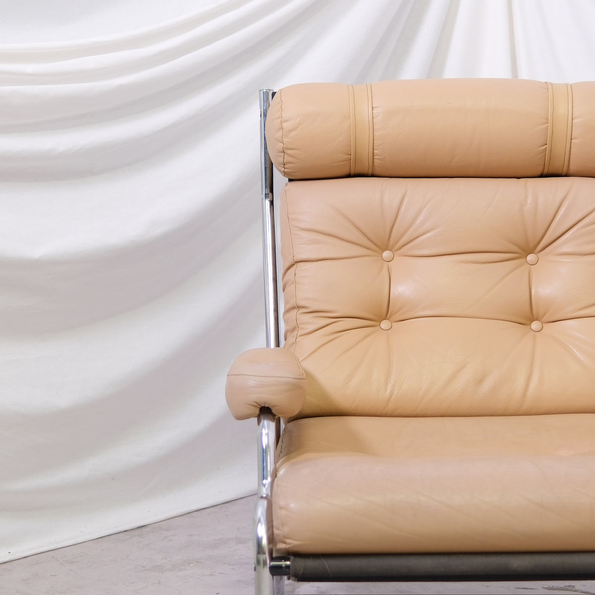 Tanskalainen vintage-nojatuoli, beige nahka