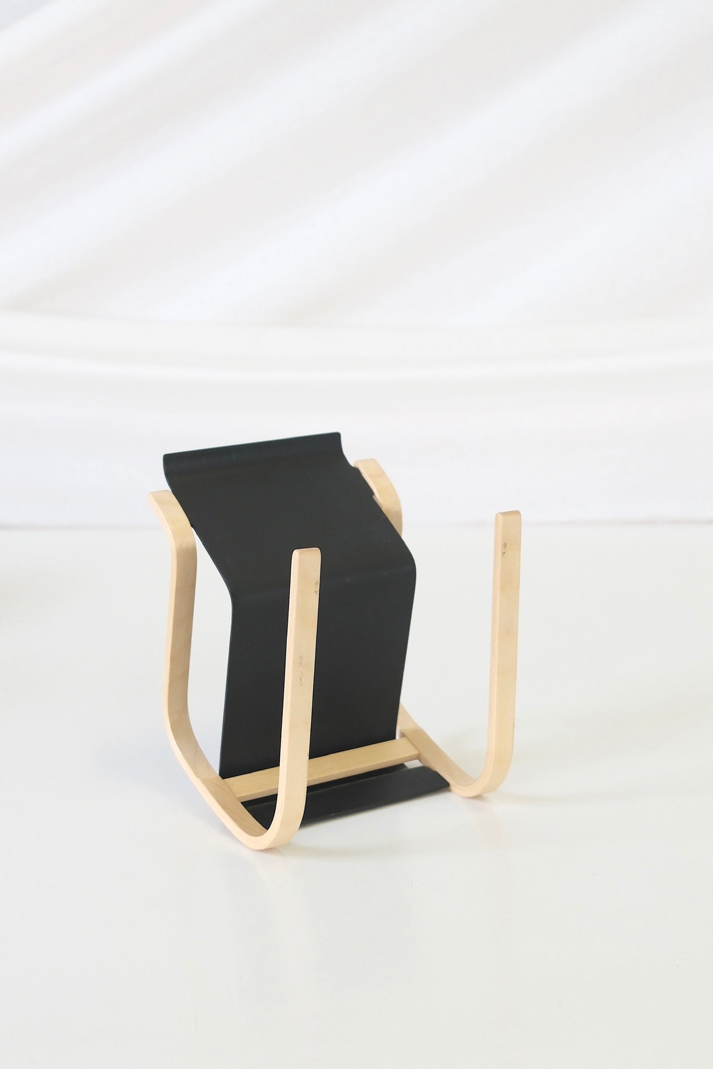 Artek – Alvar Aalto 100th Anniversary Miniature Paimio Chair, Black (1:5)