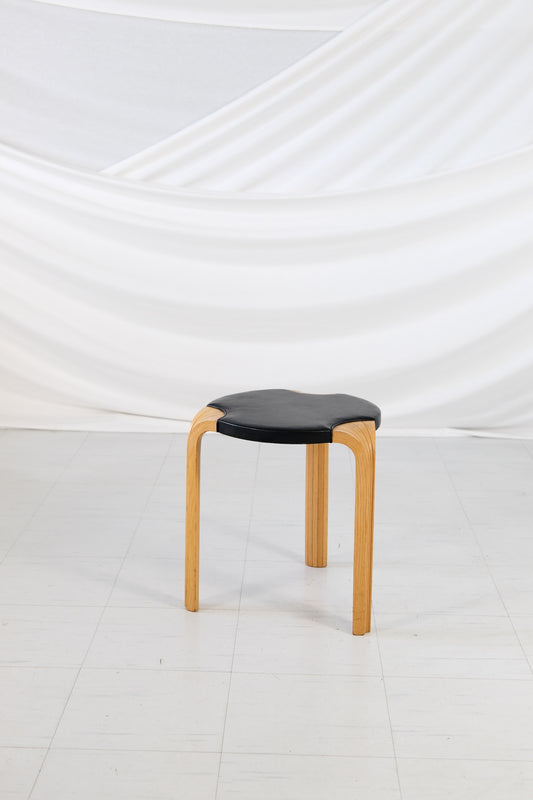 Artek X600 viuhkajalkainen jakkara – Alvar Aalto