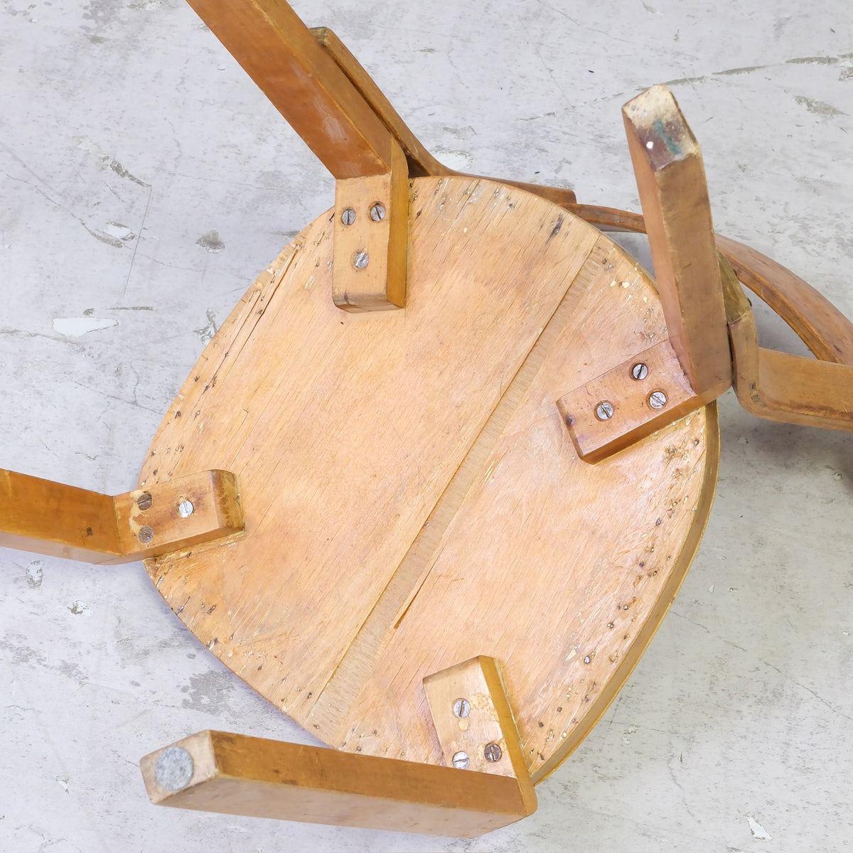 Alvar Aalto 69 War Leg -tuolit, valmistaja Artek