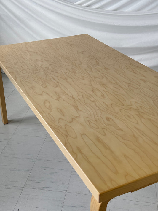 Artek pöytä 83, erikoismalli – Alvar Aalto