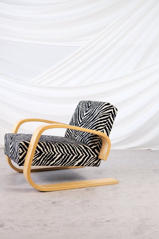 Alvar Aalto 400 Tankki -tuoli, valmistaja Artek