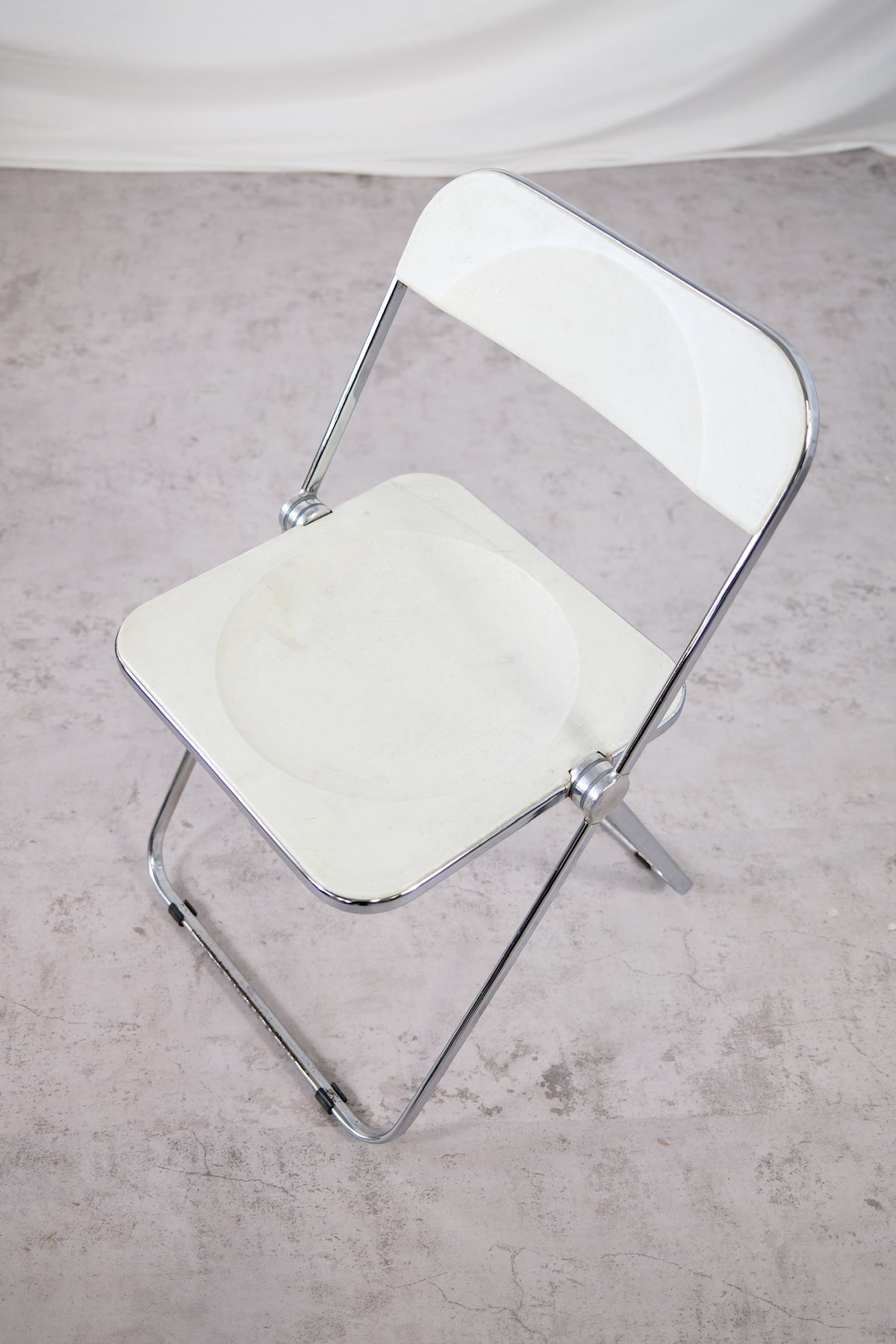 Ikoniset Plia-taittotuolit – Giancarlo Piretti, valmistaja Anonima Castelli, 1970-luku