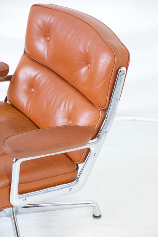 Eames Lobby -tuoli