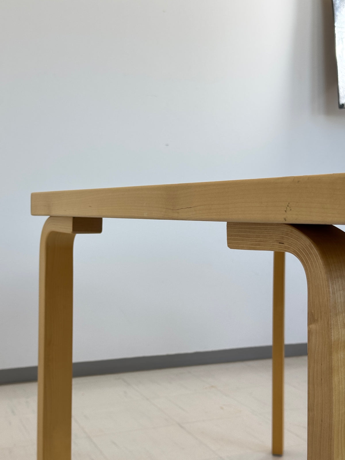 Harvinainen Artek Office -pöytä