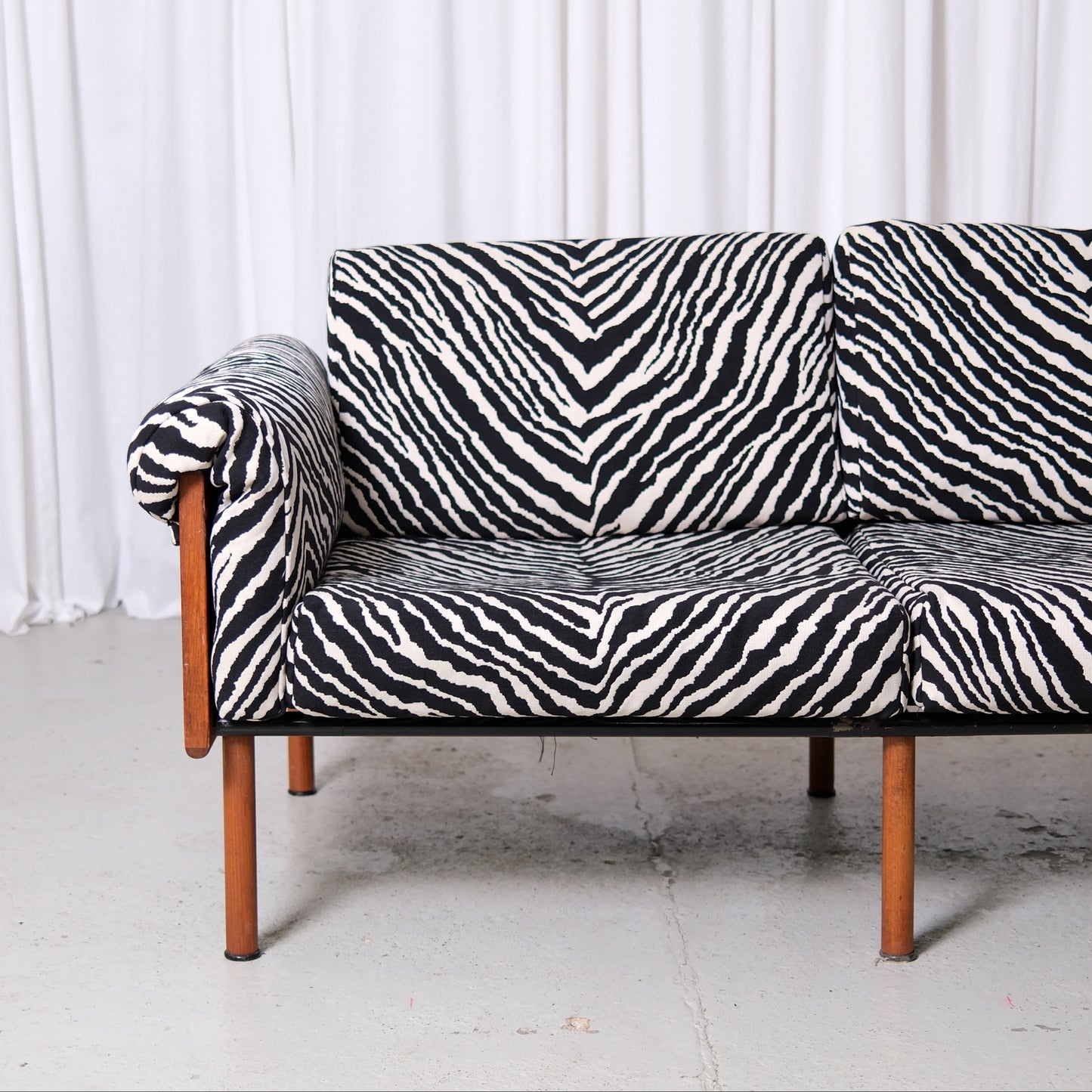 Yrjö Kukkapuro Ateljee Sofa in Zebra Upholstery