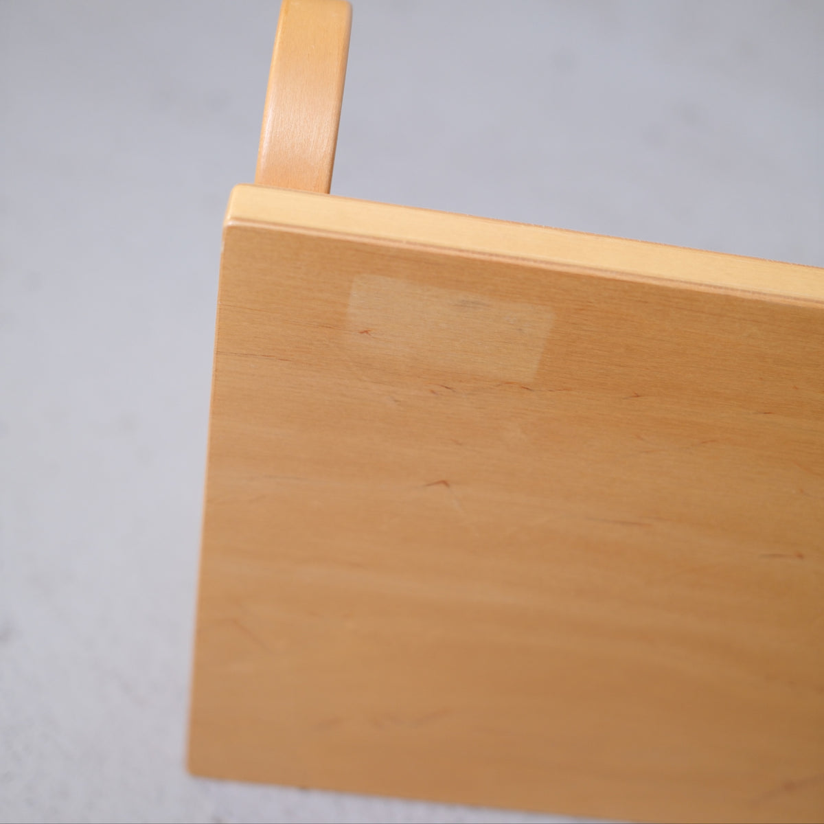 Artek 112B -koivuseinähylly