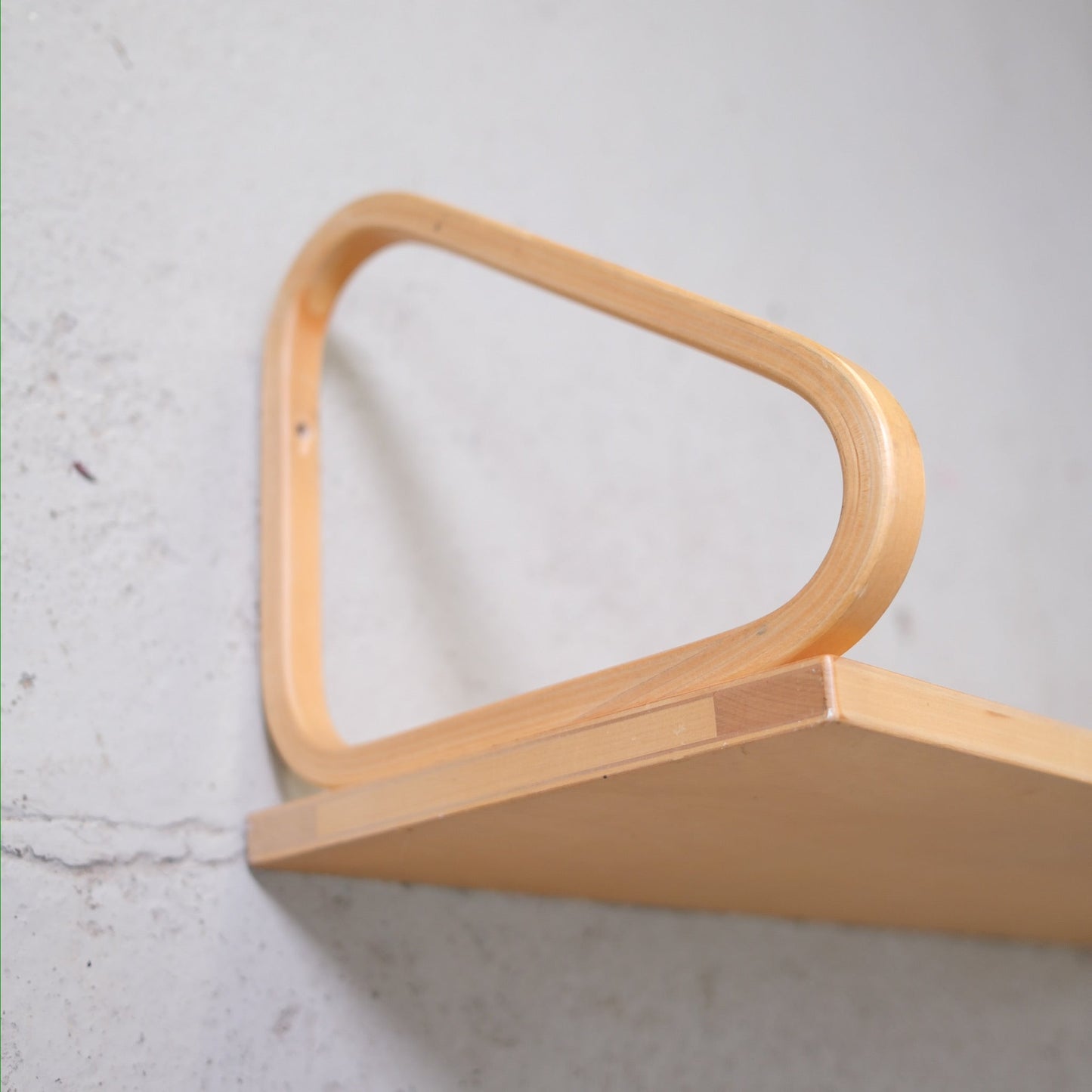 Artek 112B -koivuseinähylly