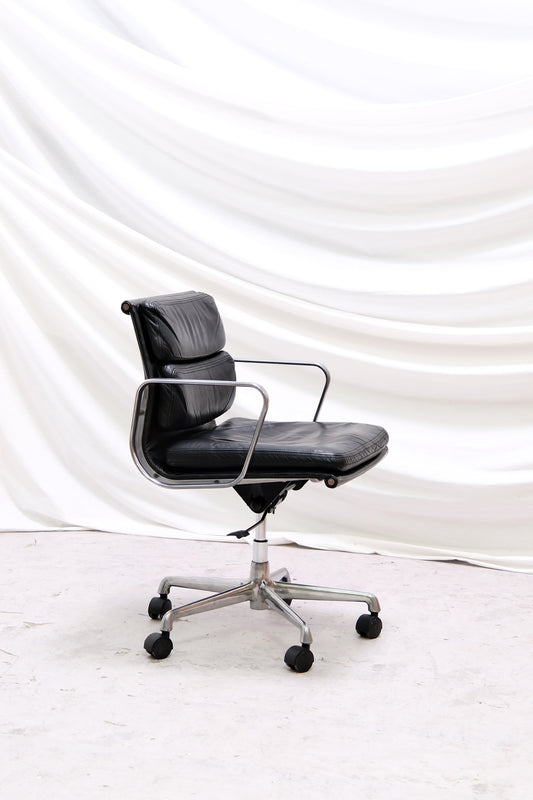 EA217 Soft Pad Chair by Charles & Ray Eames For ICF Italy