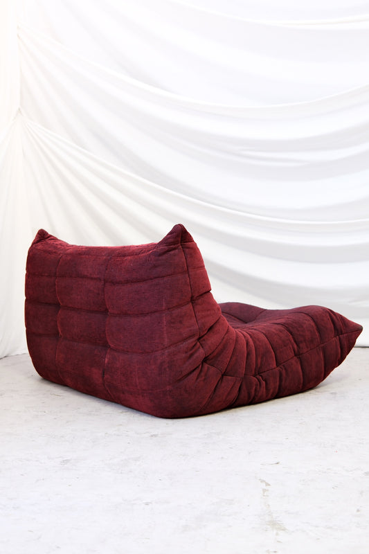 Ligne Roset Togo -kokonaisuus, viininpunainen