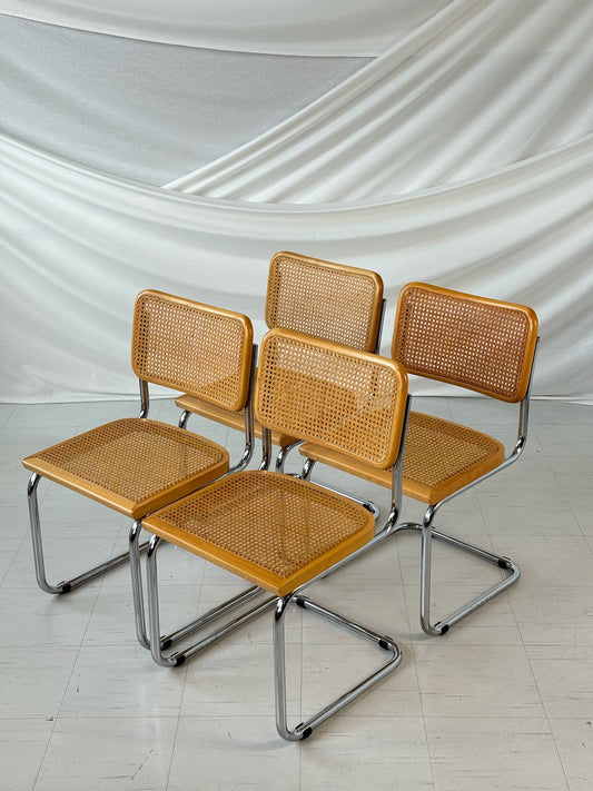Vintage ulokerakenteiset ruokapöydän tuolit