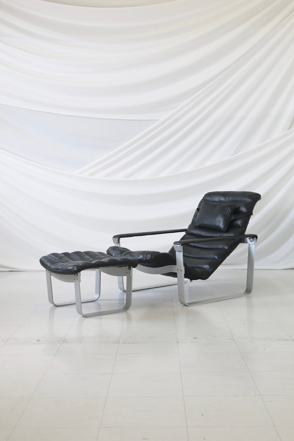 Asko Pulkka Armchair by Ilmari Lappalainen