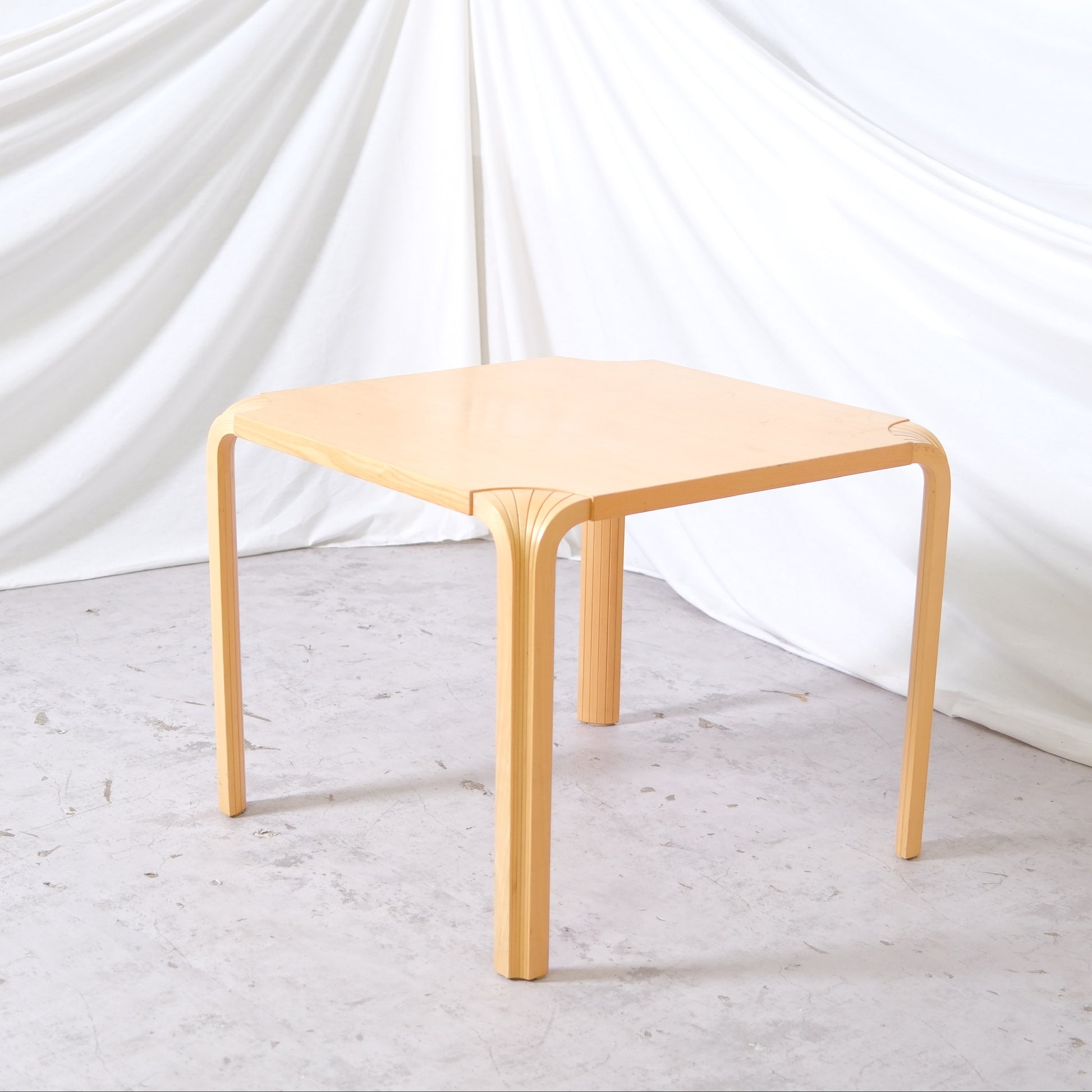 Vintage Artek Fan Leg coffee table by Alvar Aalto. Birch construction, Finnish modern design classic. Worldwide shipping available.