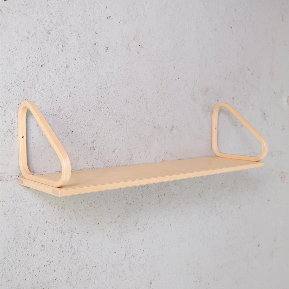 Vintage Artek 112B Wall Shelf in birch, designed by Alvar Aalto in 1936. A Finnish design classic in good vintage condition. Width 90 cm