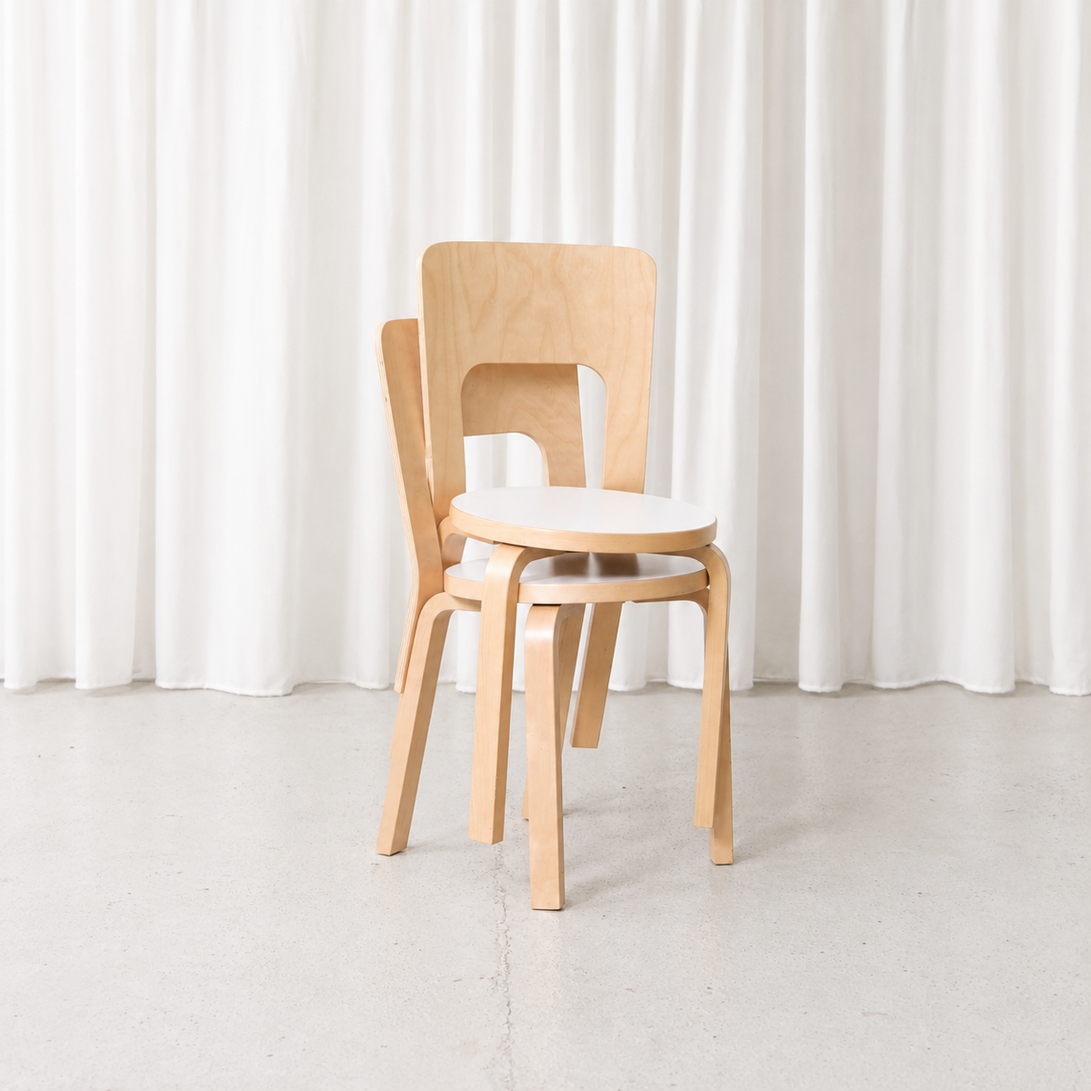 Original Artek 66 chair in natural birch with a white seat, designed by Alvar Aalto. A timeless Finnish design classic in excellent condition.