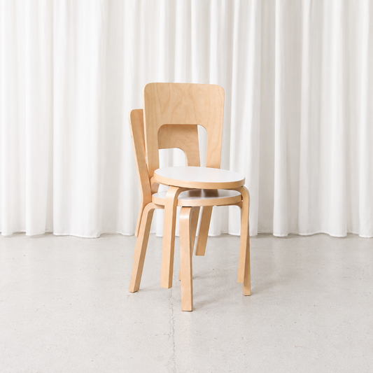 Original Artek 66 chair in natural birch with a white seat, designed by Alvar Aalto. A timeless Finnish design classic in excellent condition.