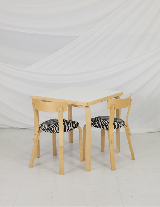 Artek 81C -ruokapöytä
