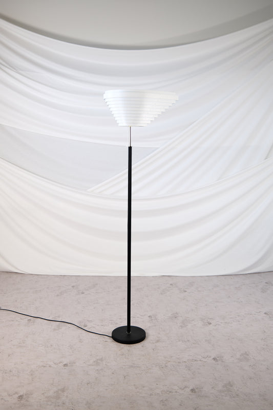 Artek A805 lattiavalaisin, kromiyksityiskohdat – Alvar Aalto