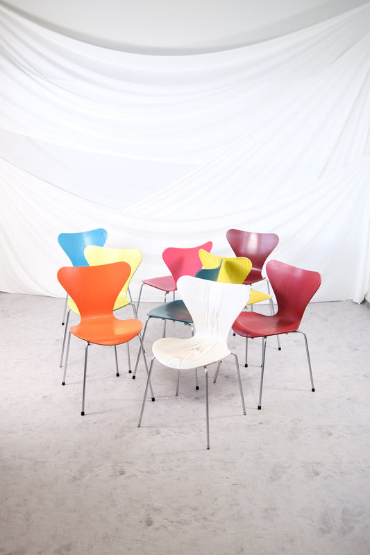 Fritz Hansen sarja 7 tuolit, moniväriset – Arne Jacobsen