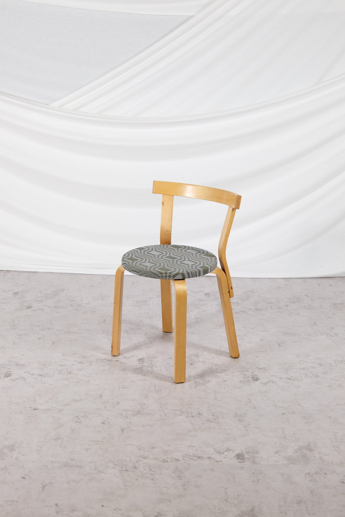 Artek 68 -tuoli, Johanna Gullichsen -verhoilu