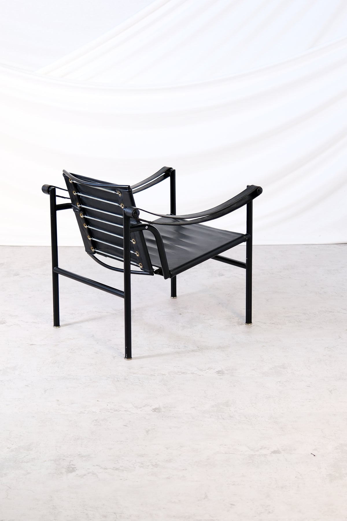 LC1 Chair by Le Corbusier, Pierre Jeanneret & Charlotte Perriand - Pino Interiors