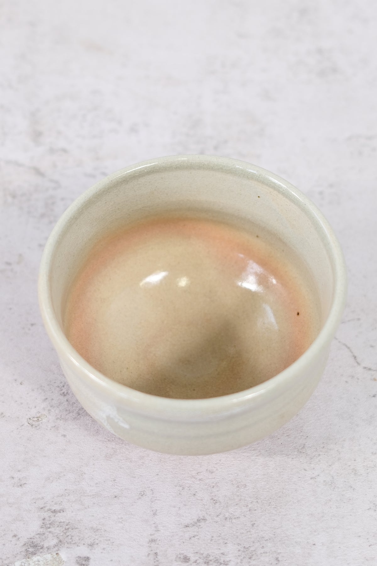 Beigerosa chawan i Kyo-yaki-tradition