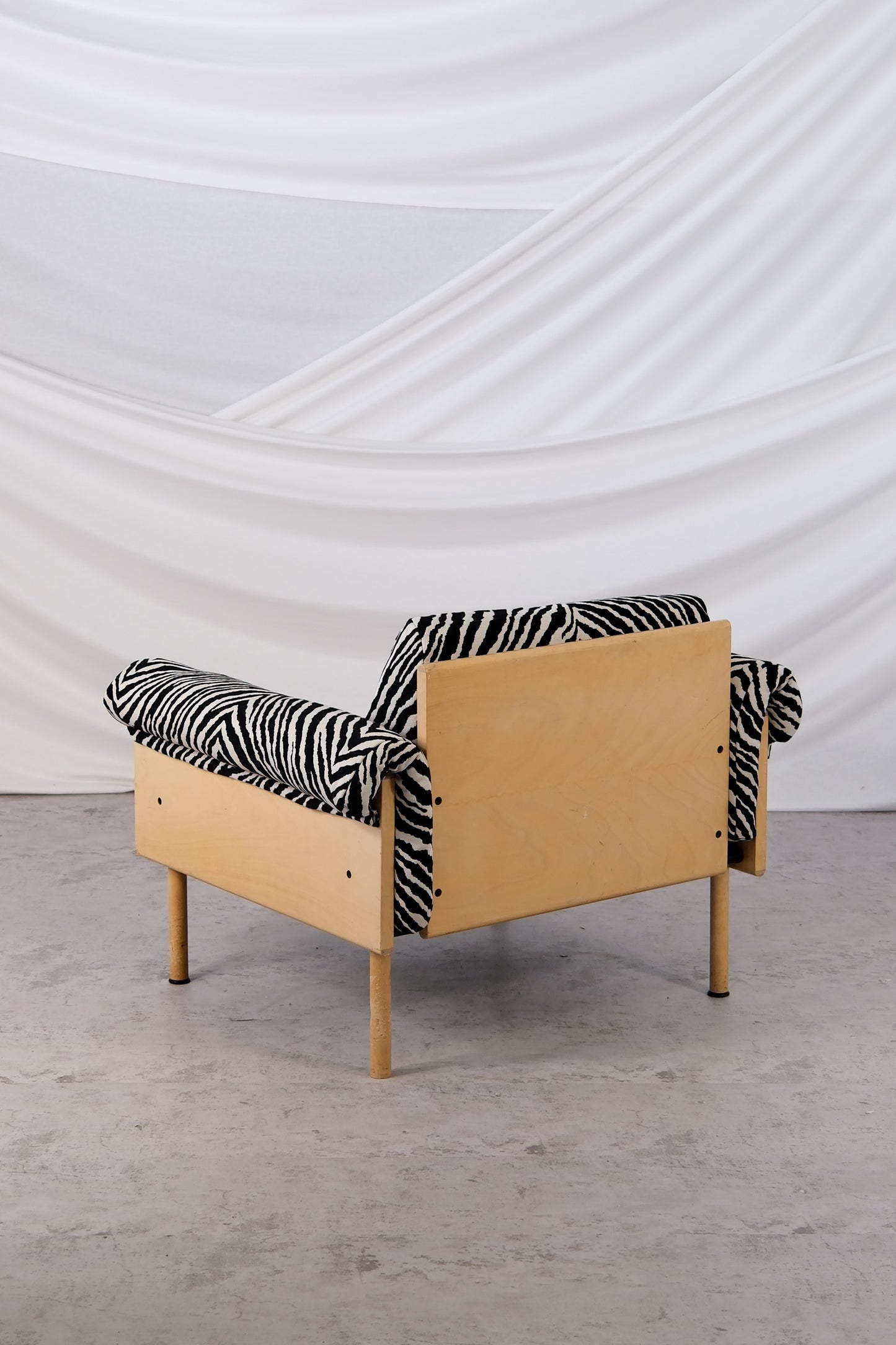Yrjö Kukkapuro Ateljee -nojatuoli, Zebra-verhoilu, 1960-luku