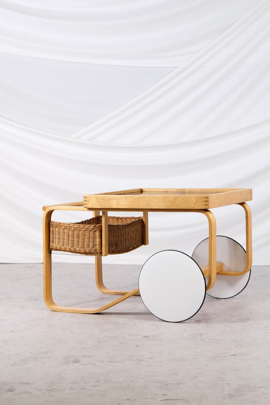 Tarjoiluvaunu malli 900 – Alvar Aalto, valmistaja Artek, 1980–1990-luku