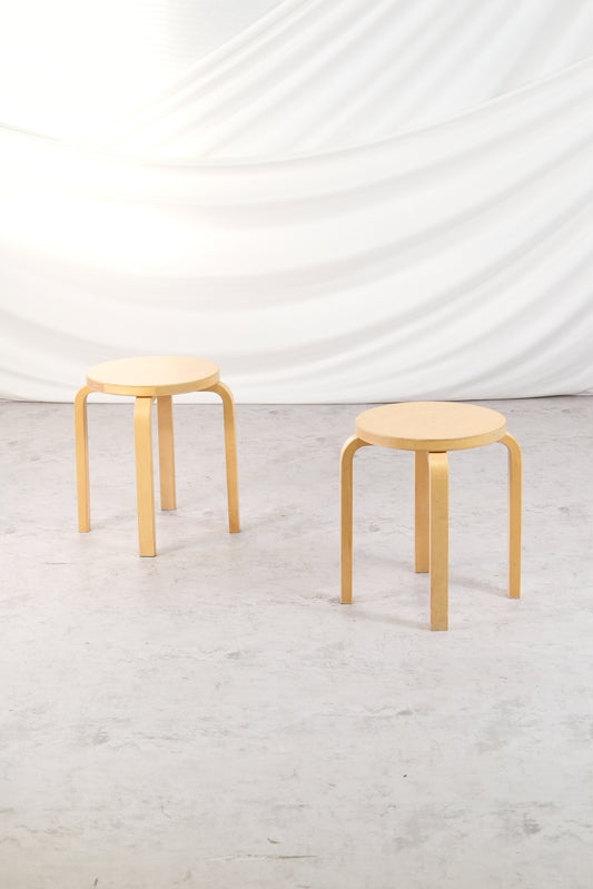 Artek E60 jakkarat, koivu, 1980-luku