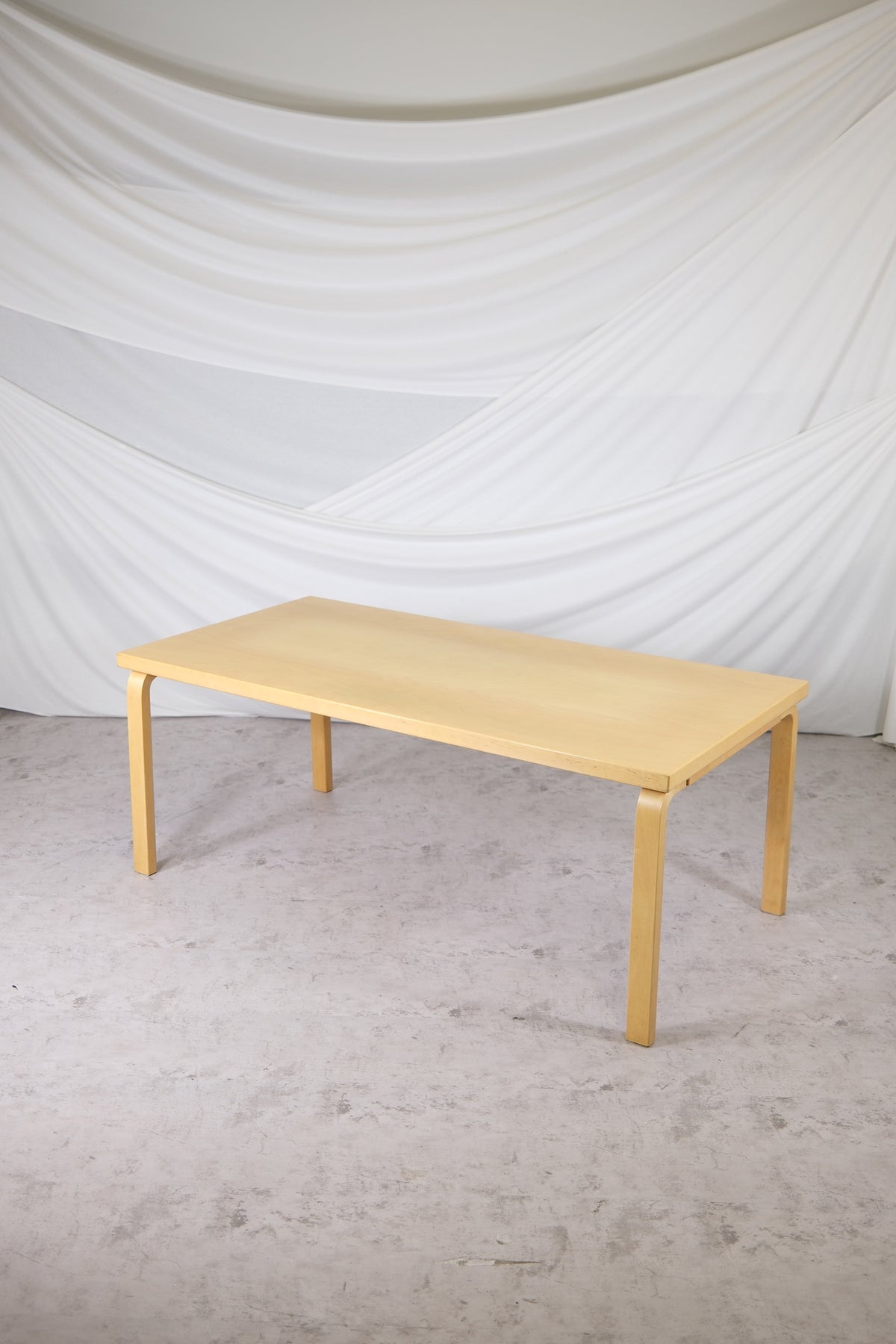 Artek pöytä 83 – Alvar Aalto