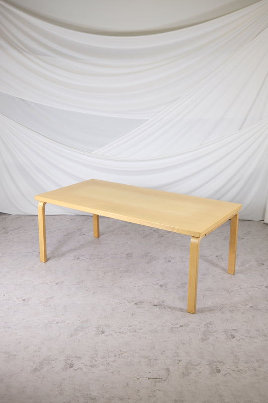 Artek pöytä 83 – Alvar Aalto