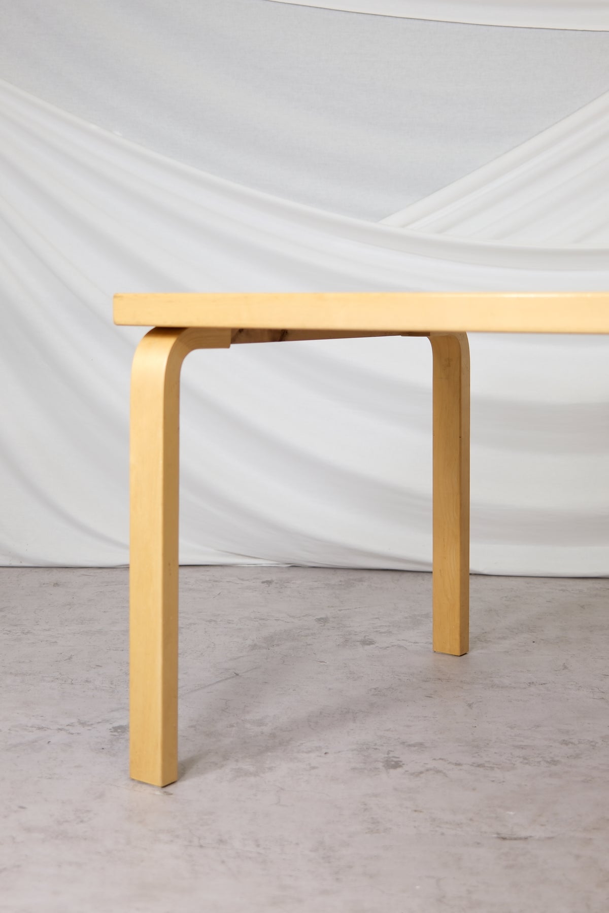 Artek pöytä 83 – Alvar Aalto