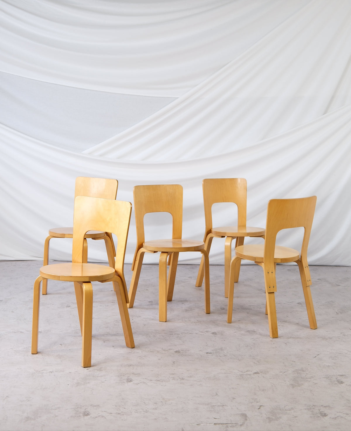 Alvar Aalto Artek 66 -tuolit, 5 saatavilla