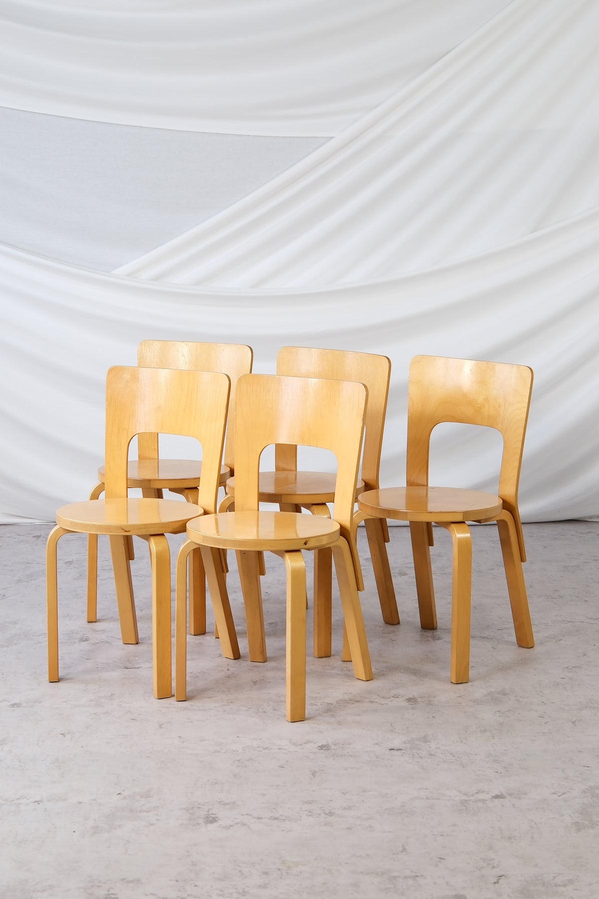 Alvar Aalto Artek 66 -tuolit, 5 saatavilla