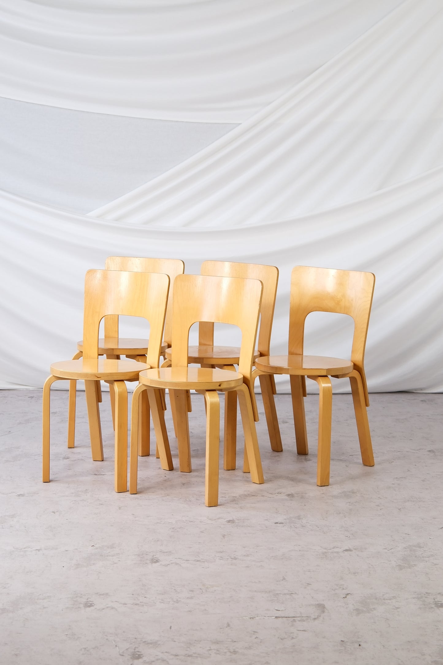Alvar Aalto Artek 66 -tuolit, 5 saatavilla