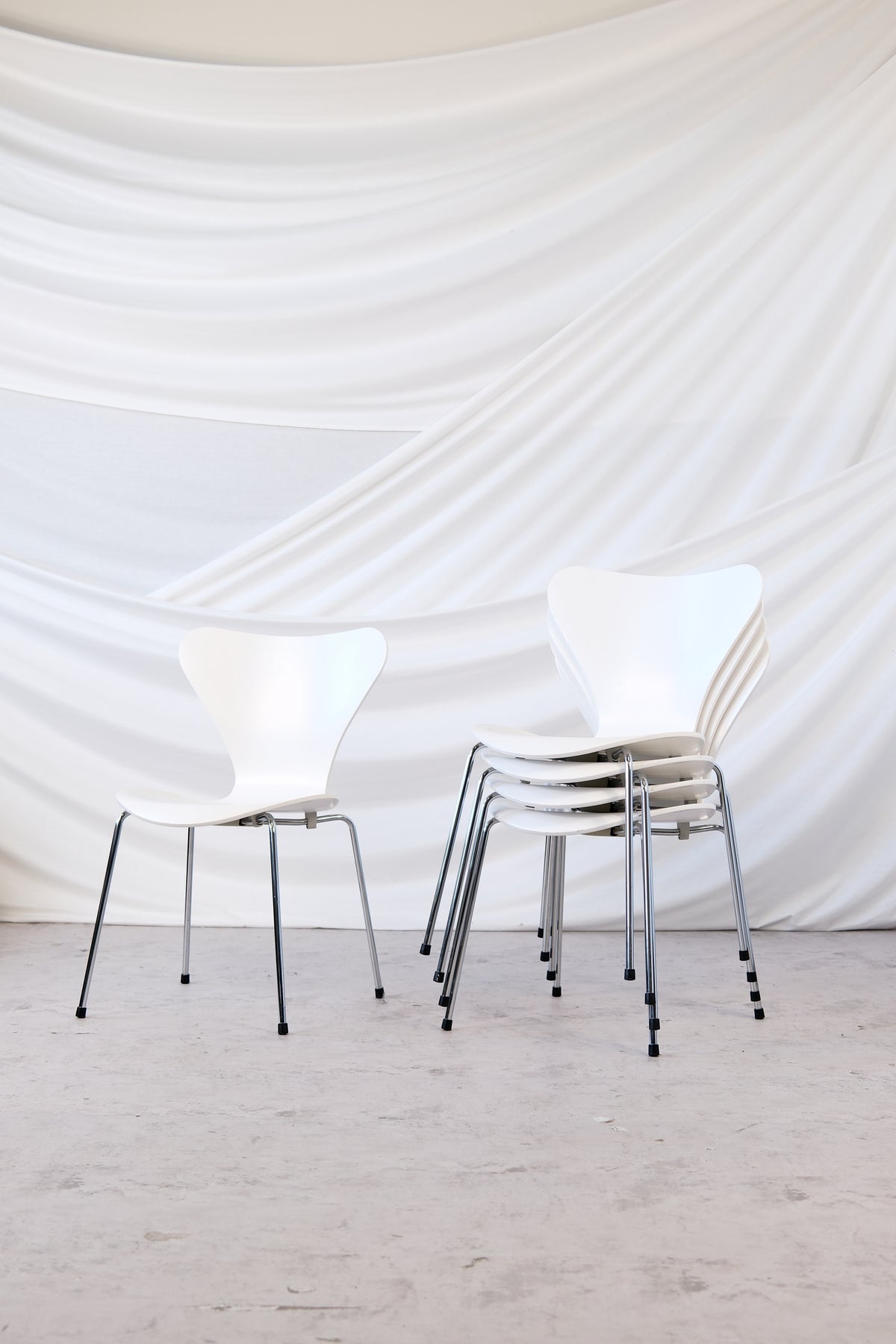 Fritz Hansen sarja 7 tuolit, valkoiset, 3 kpl