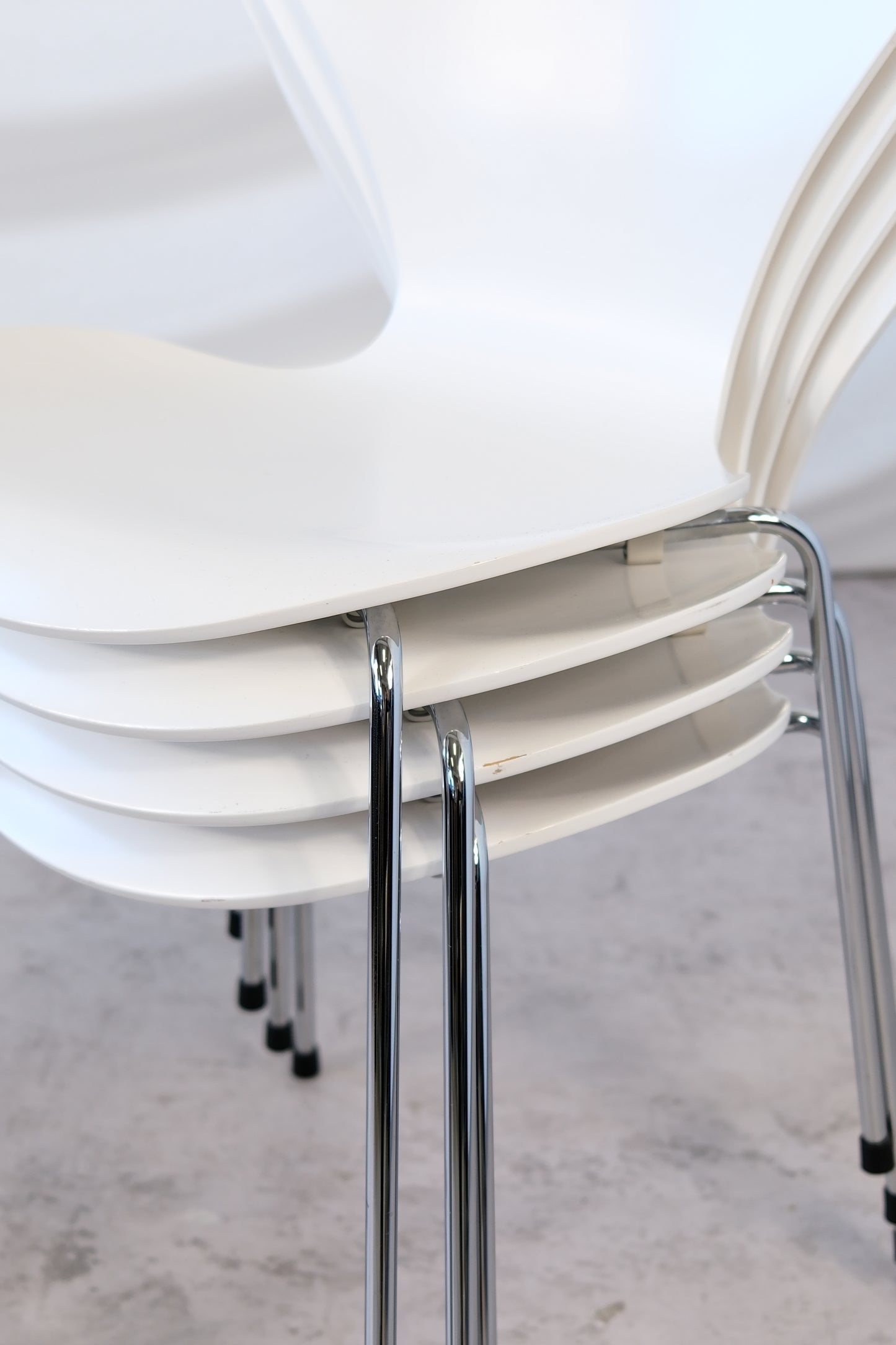 Fritz Hansen sarja 7 tuolit, valkoiset, 3 kpl
