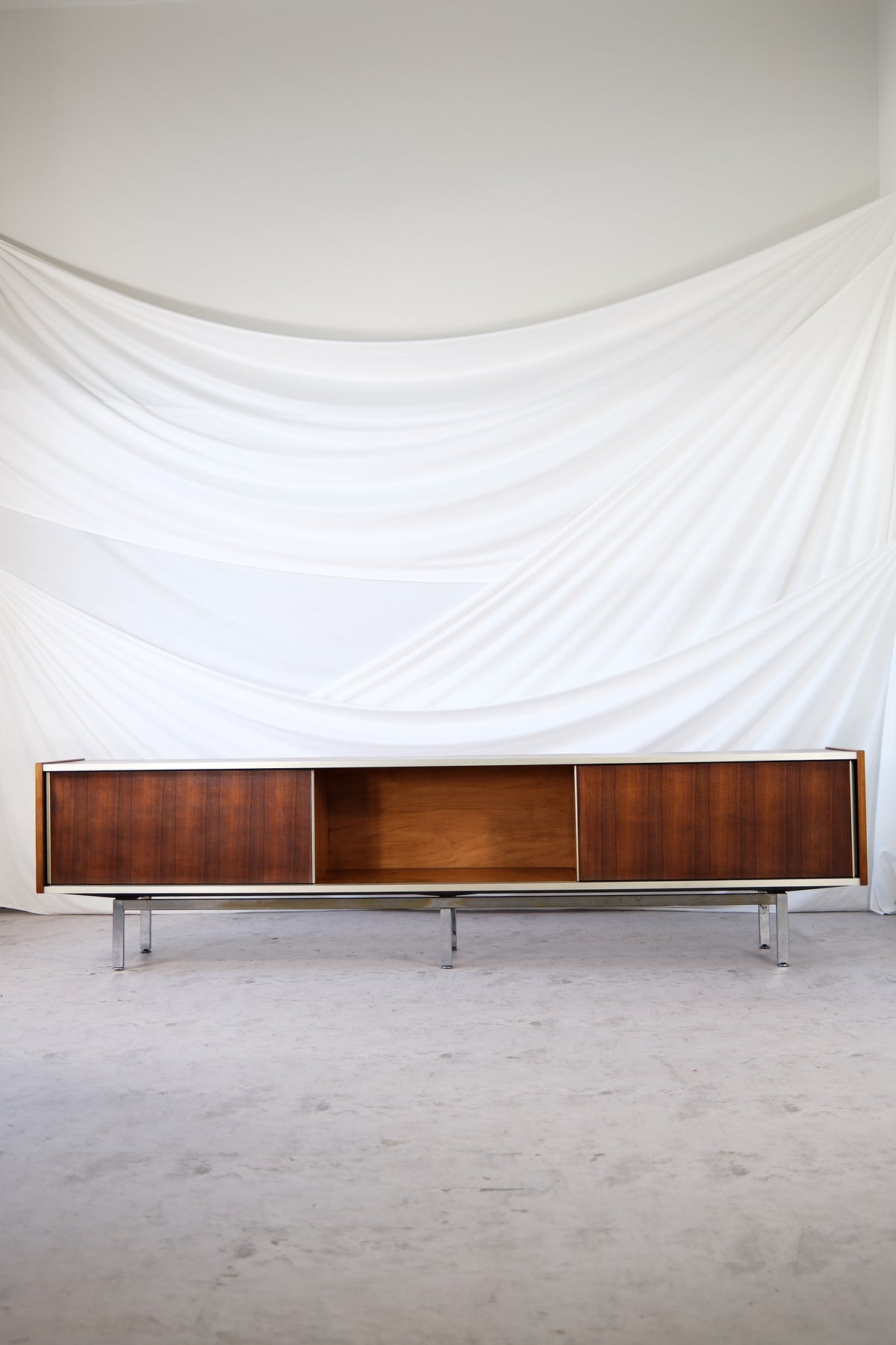Sideboard av Georges Frydman för EFA, 1960-tal