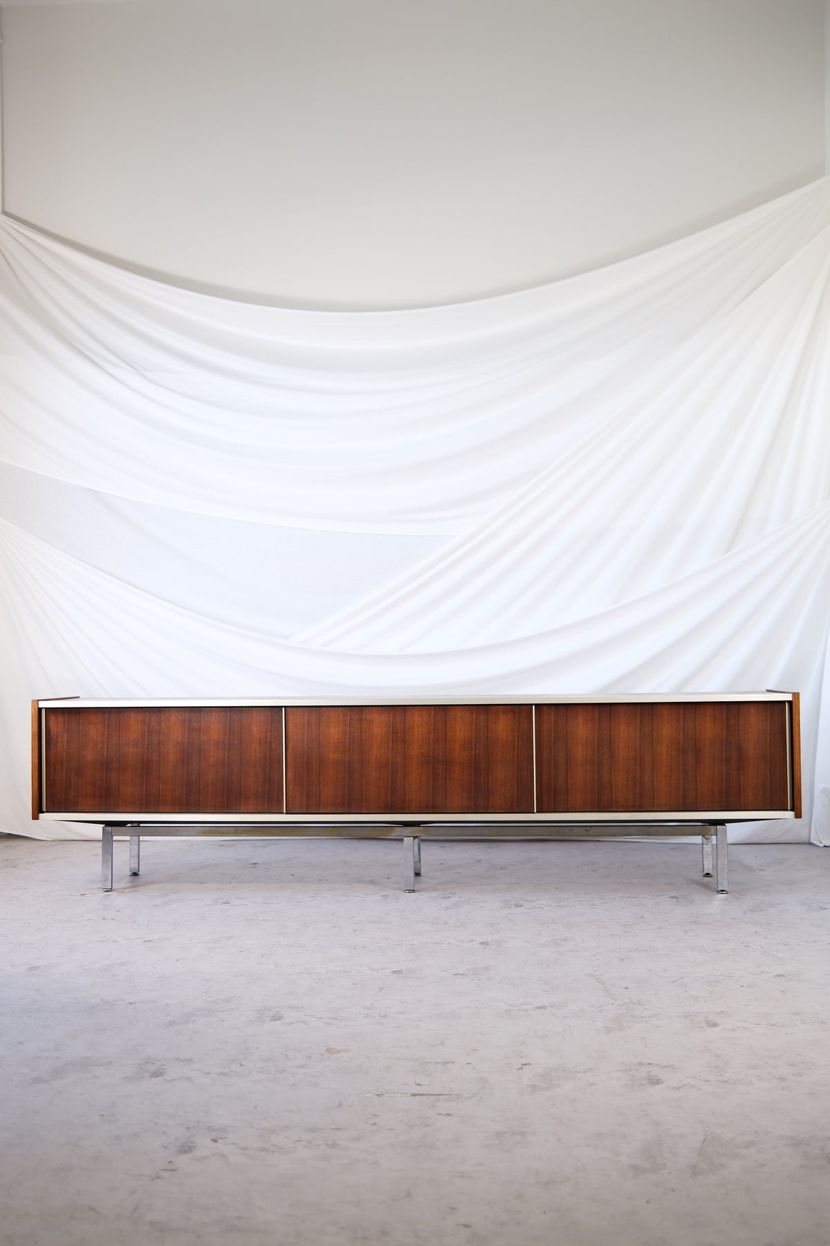 Sideboard av Georges Frydman för EFA, 1960-tal