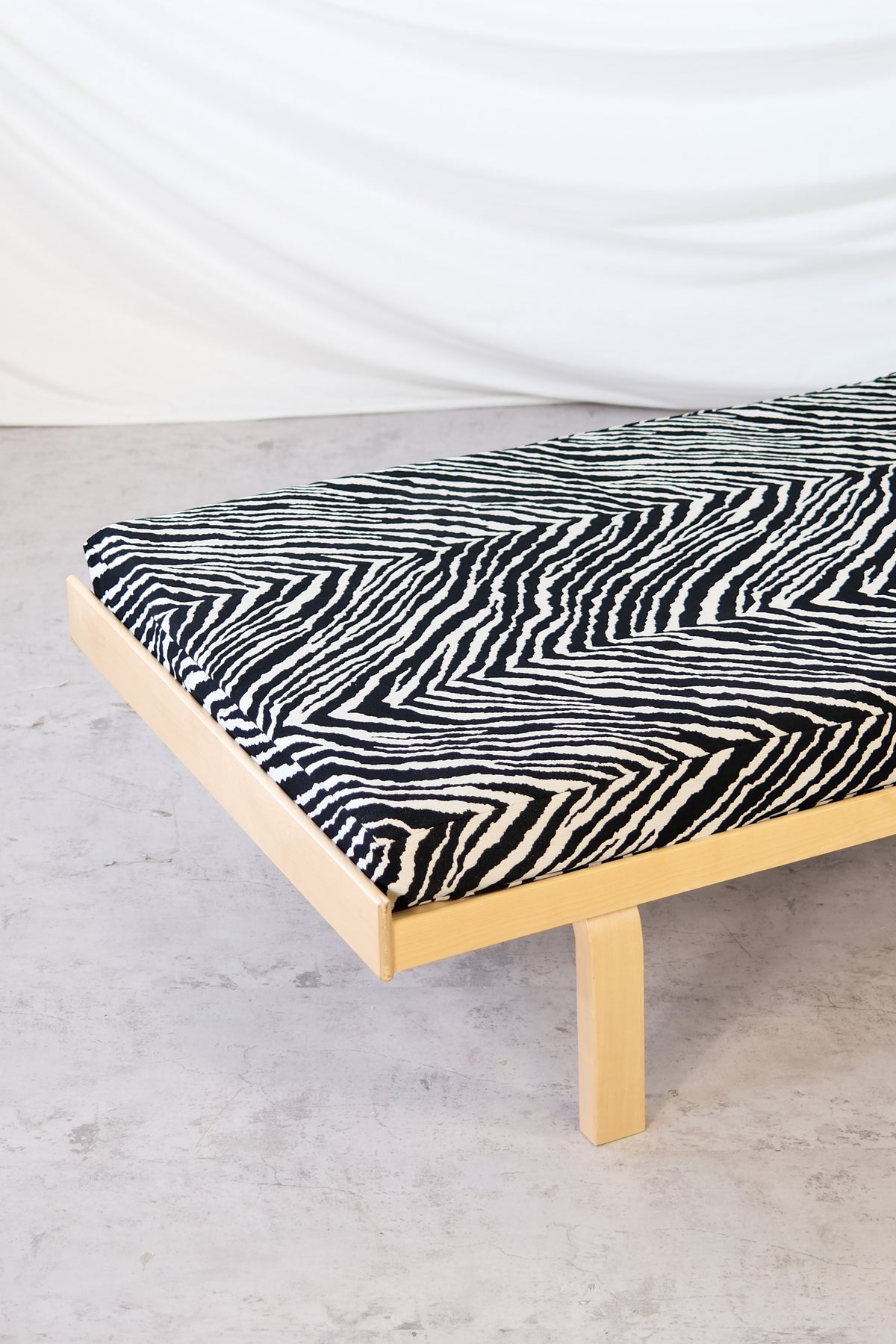 Artek 710 leposohva, Zebra-patja