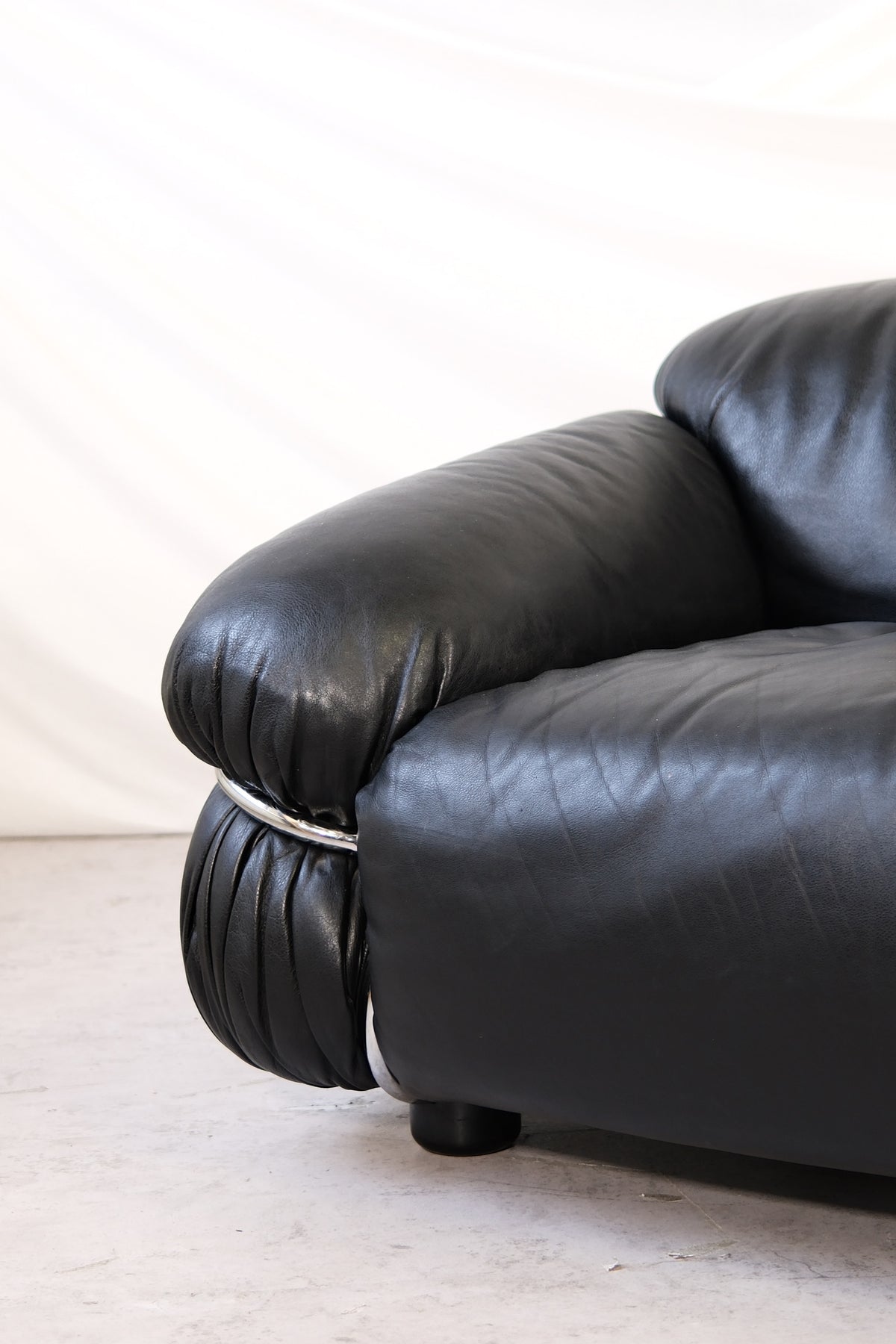 Gianfranco Frattini Sesann-sohva, valmistaja Cassina, 1970-luku