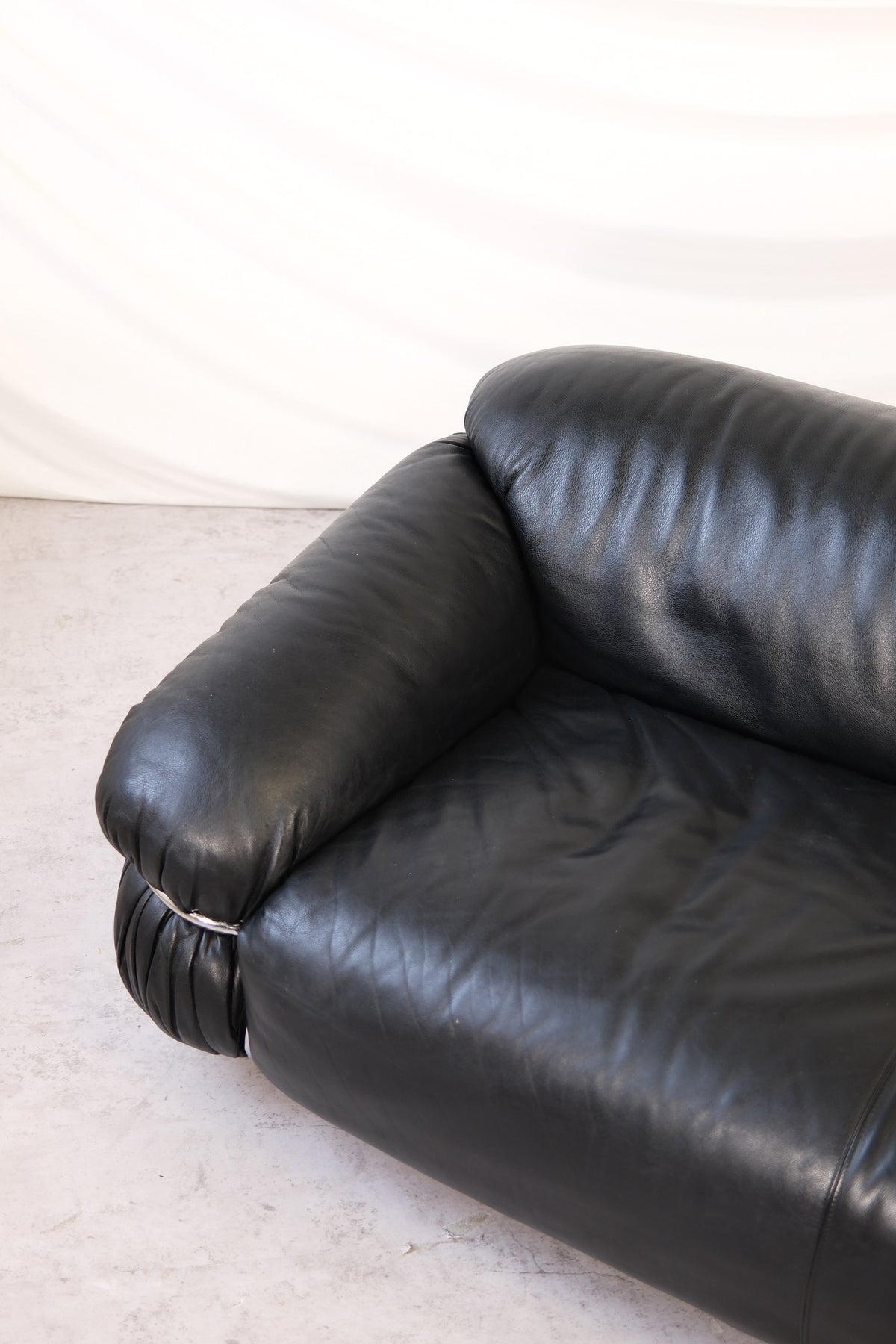 Gianfranco Frattini Sesann-sohva, valmistaja Cassina, 1970-luku