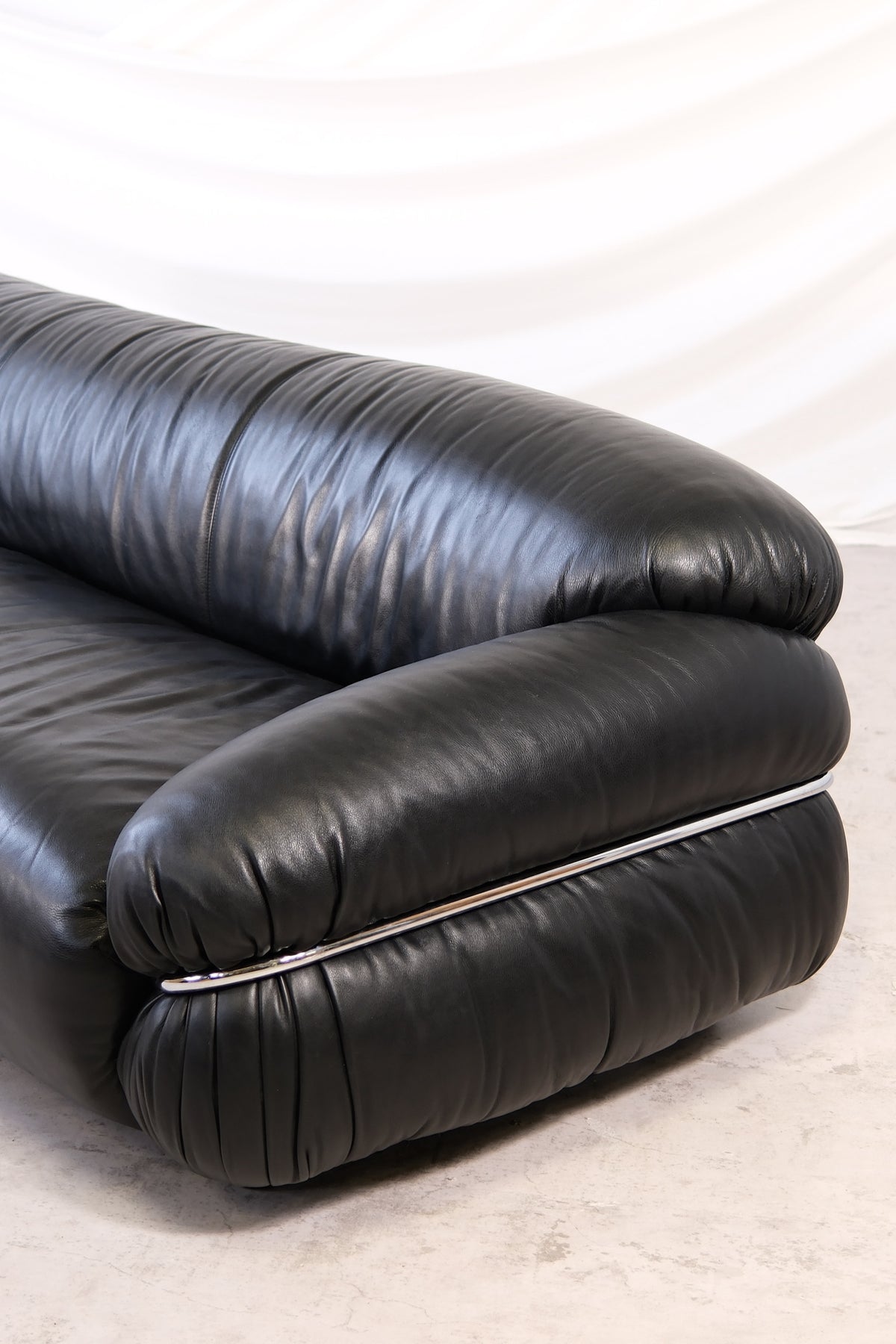 Gianfranco Frattini Sesann-sohva, valmistaja Cassina, 1970-luku